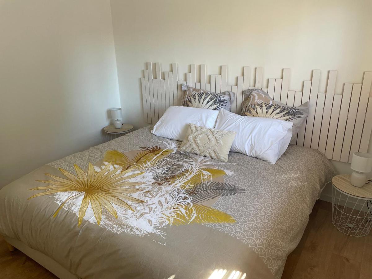 Le Double C Bed & Breakfast Saint-Victor-de-Morestel Bagian luar foto