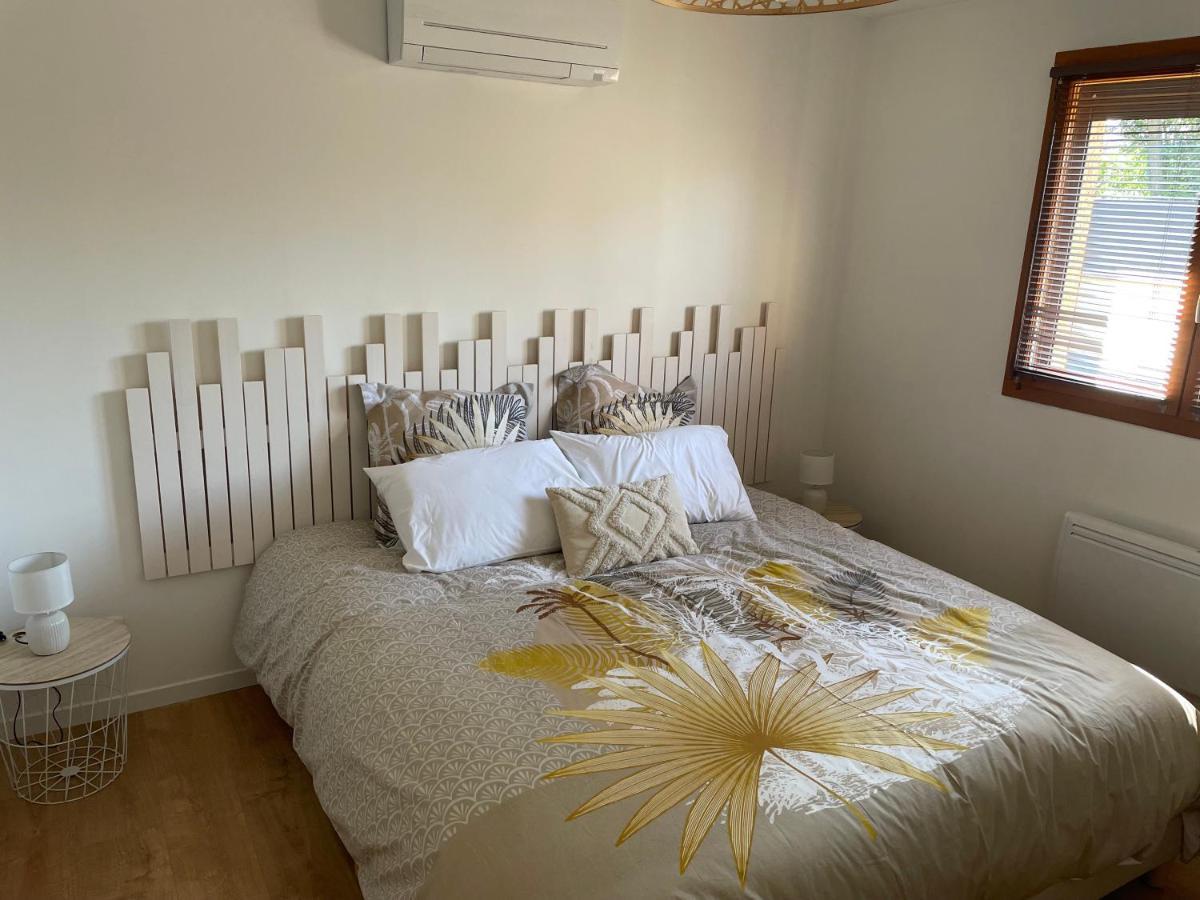 Le Double C Bed & Breakfast Saint-Victor-de-Morestel Bagian luar foto