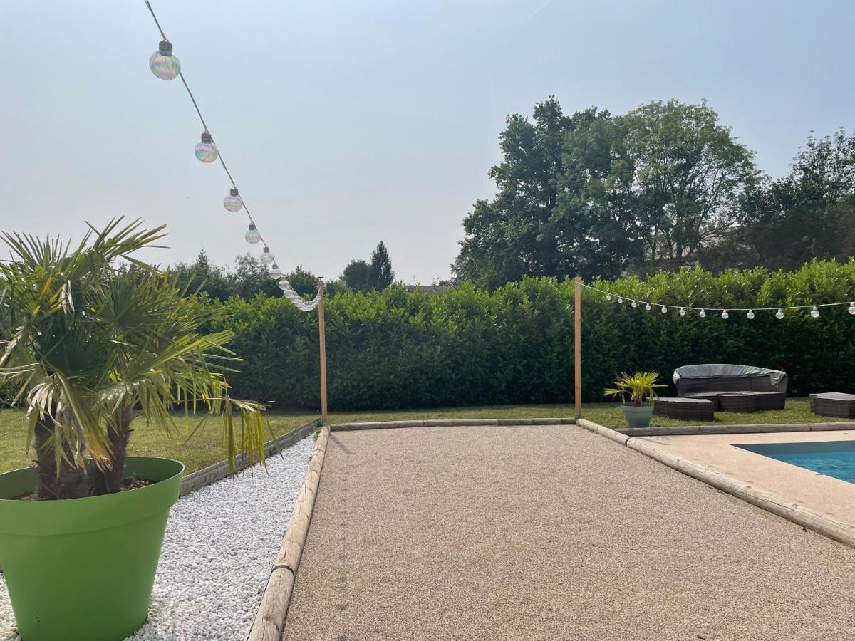 Le Double C Bed & Breakfast Saint-Victor-de-Morestel Bagian luar foto