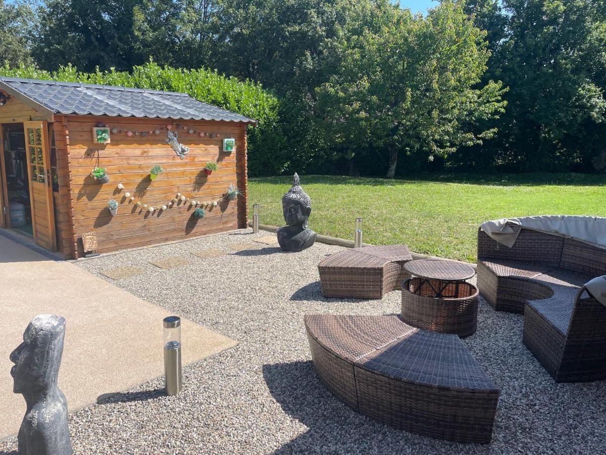 Le Double C Bed & Breakfast Saint-Victor-de-Morestel Bagian luar foto