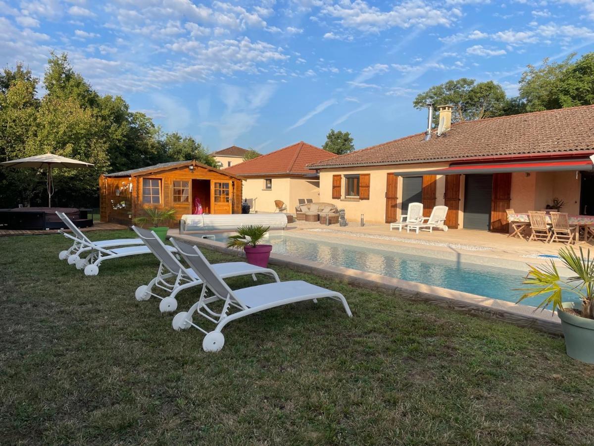 Le Double C Bed & Breakfast Saint-Victor-de-Morestel Bagian luar foto