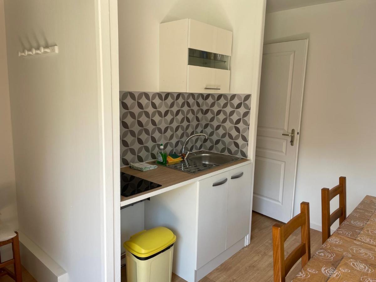 Le Double C Bed & Breakfast Saint-Victor-de-Morestel Bagian luar foto