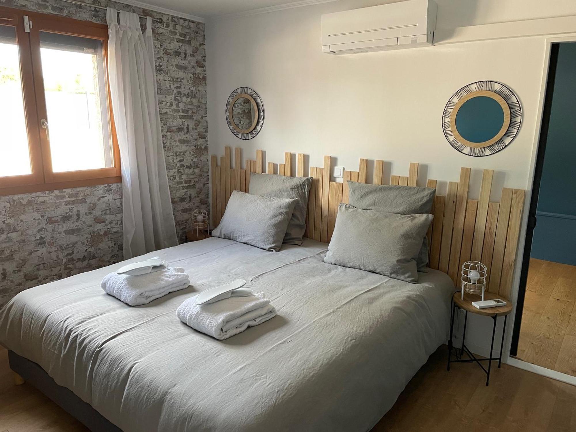 Le Double C Bed & Breakfast Saint-Victor-de-Morestel Bagian luar foto
